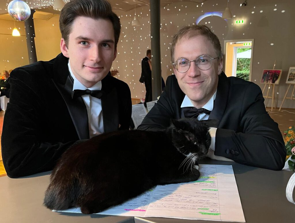 die zeitlosen zwickau mit schwarzer Katze